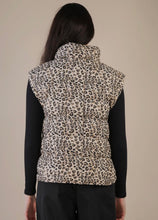 Load image into Gallery viewer, Leopard Puffer Vest
